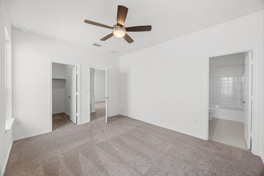 Spacious, unfurnished interior of a new home in Creekside at Estancia, Austin (Image 20).