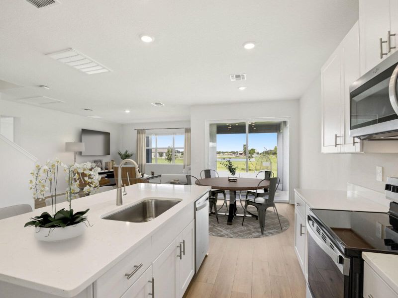 TPA-VirtuallyStaged-4M65-Radiant-Kitchen