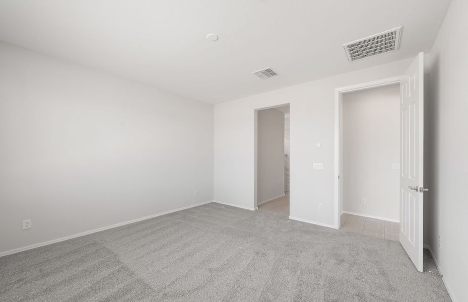 Spacious, unfurnished interior of a new home in Sun City Anthem at Merrill Ranch, Florence (Image 23).