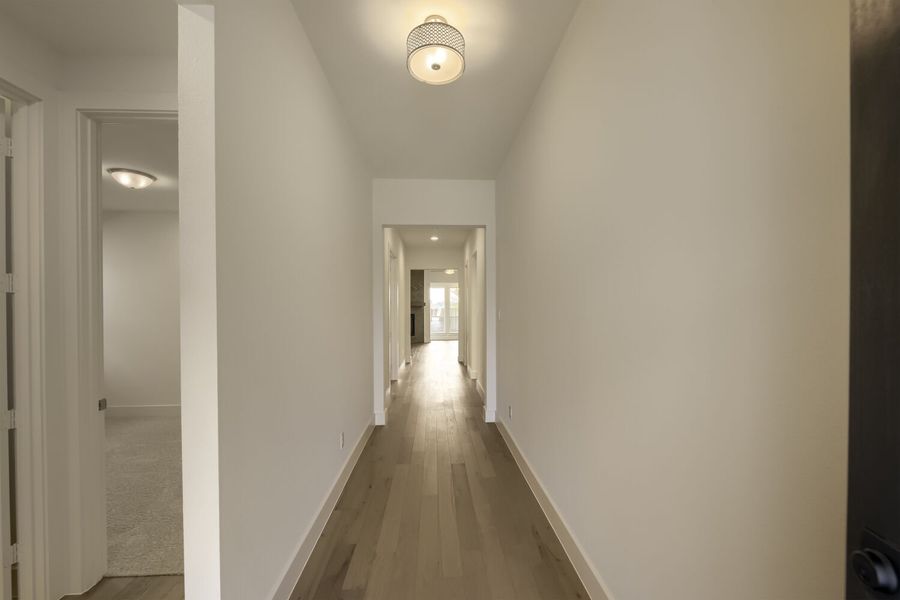 690 Red Cedar - Entry