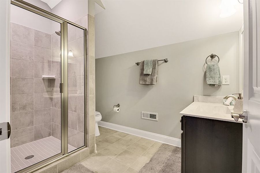 Shelter Bay, Bonus Bathroom