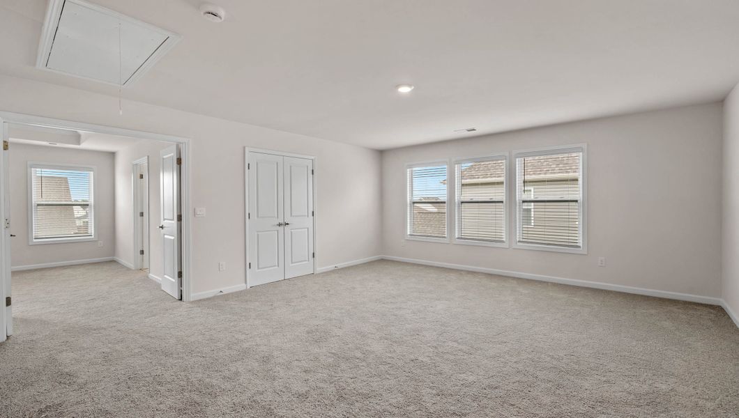 Spacious, unfurnished interior of a new home in Seven Oaks, Greenwood (Image 30).