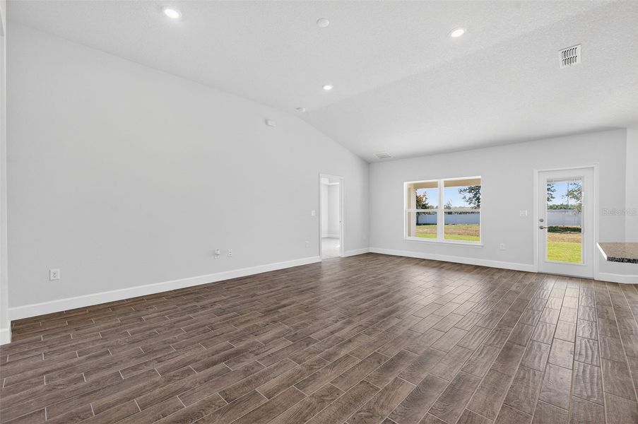 Spacious, unfurnished interior of a new home in Hill Country Estates, Dade City (Image 18).