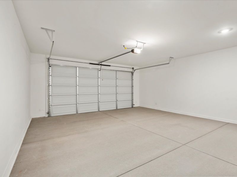 Spacious, unfurnished interior of a new home in Arbor at Madera Highlands II, Sahuarita (Image 14). Spacious, unfurnished interior of a new home in Arbor at Madera Highlands II, Sahuarita (Image 14).
