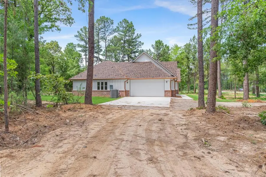 Exterior details and patio area of a home in , Grand Saline (Image 27).
