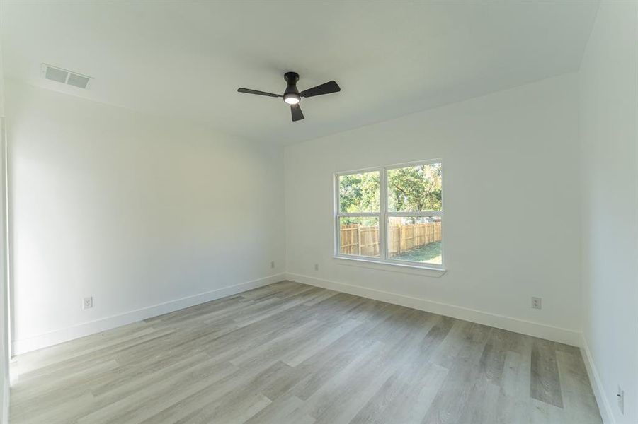 Spacious, unfurnished interior of a new home in , Sulphur Springs (Image 18).