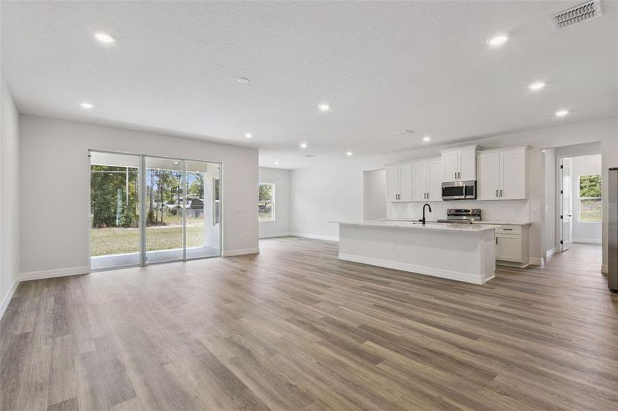 Spacious, unfurnished interior of a new home in , Ocala (Image 17).