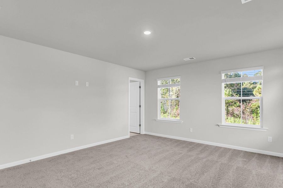Spacious, unfurnished interior of a new home in Wildcat Chase, Summerville (Image 12).