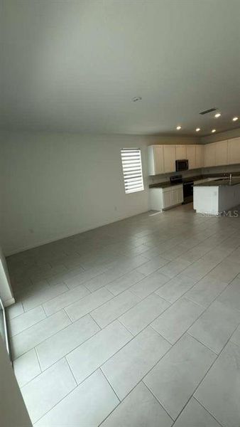 Spacious, unfurnished interior of a new home in Cypress Park Estates, Haines City (Image 7).