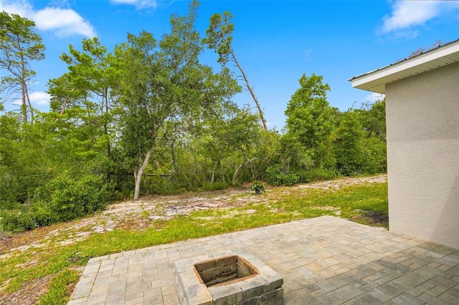 Exterior details and patio area of a home in , Spring Hill (Image 25).