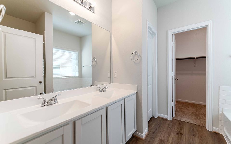 Furnished interior view inside a new home in Grande Estates, Bertram (Image 5).
