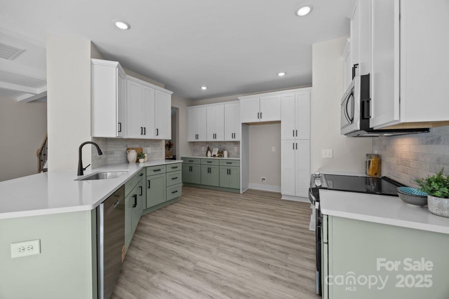 Furnished interior view inside a new home in , Gastonia (Image 19).