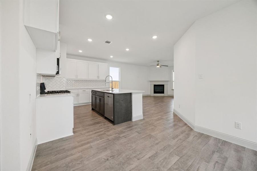 Spacious, unfurnished interior of a new home in Sicily, Princeton (Image 15).