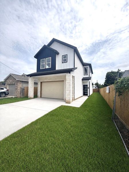 Front exterior of a new home in , Houston, TX, highlighting curb appeal (Image 20).