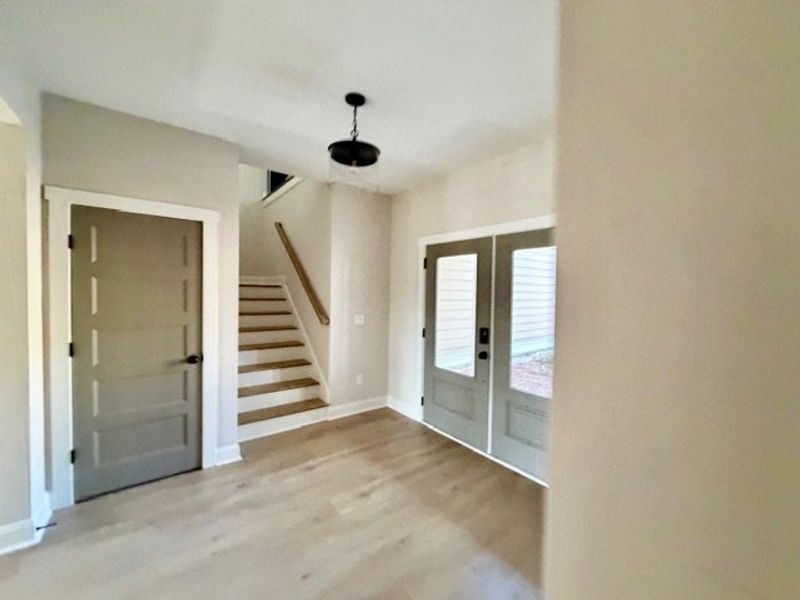 Spacious, unfurnished interior of a new home in Dove Creek, LaGrange (Image 34).