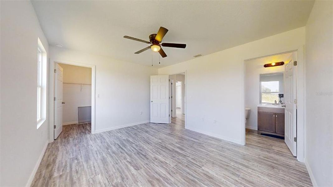 Spacious, unfurnished interior of a new home in , Dunnellon (Image 33).
