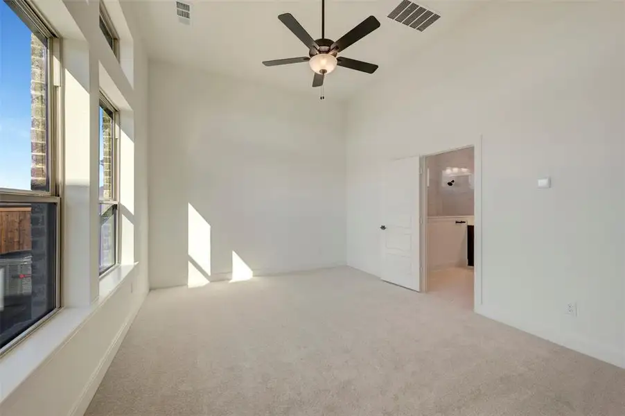 Spacious, unfurnished interior of a new home in Creekshaw – Classic, Royse City (Image 19).