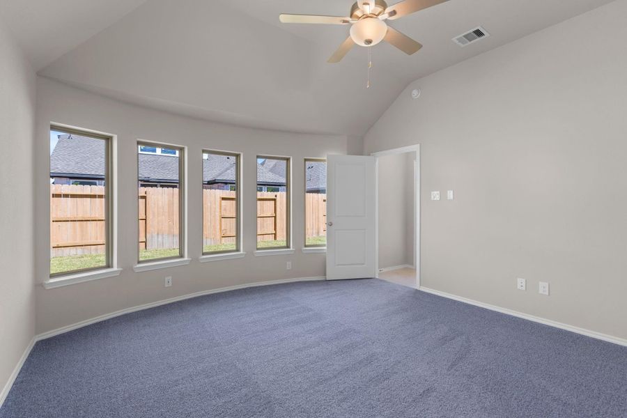 Spacious, unfurnished interior of a new home in Grand Central Park, Conroe (Image 15).