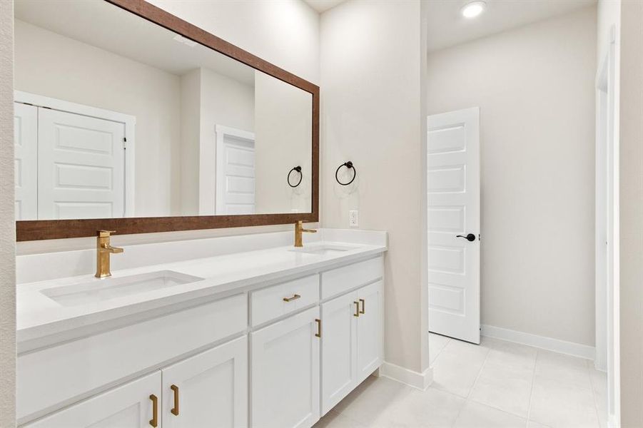 022-2028AldrichRoad-Celina-TX-75009-PrimaryBathroom.jpg-SMALL