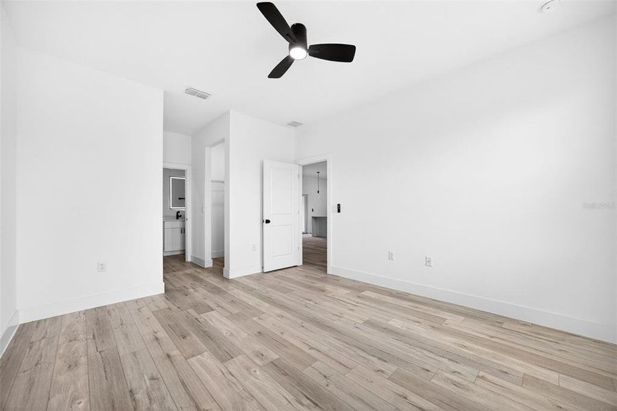 Spacious, unfurnished interior of a new home in , Port Charlotte (Image 17).