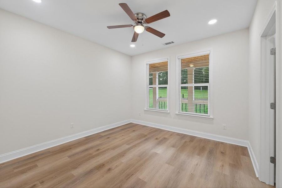 Spacious, unfurnished interior of a new home in , Oxford (Image 65).