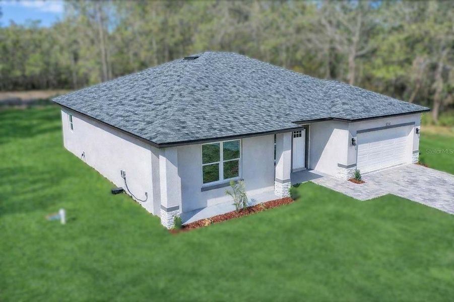 Exterior details and patio area of a home in , Citrus Springs (Image 3).