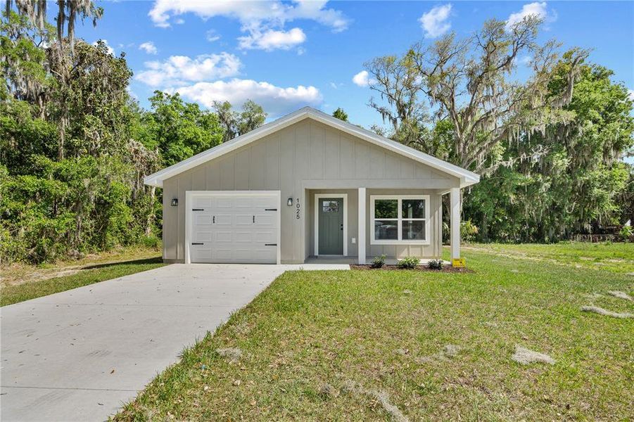 Front exterior of a new home in , Lake Panasoffkee, FL, highlighting curb appeal (Image 17).