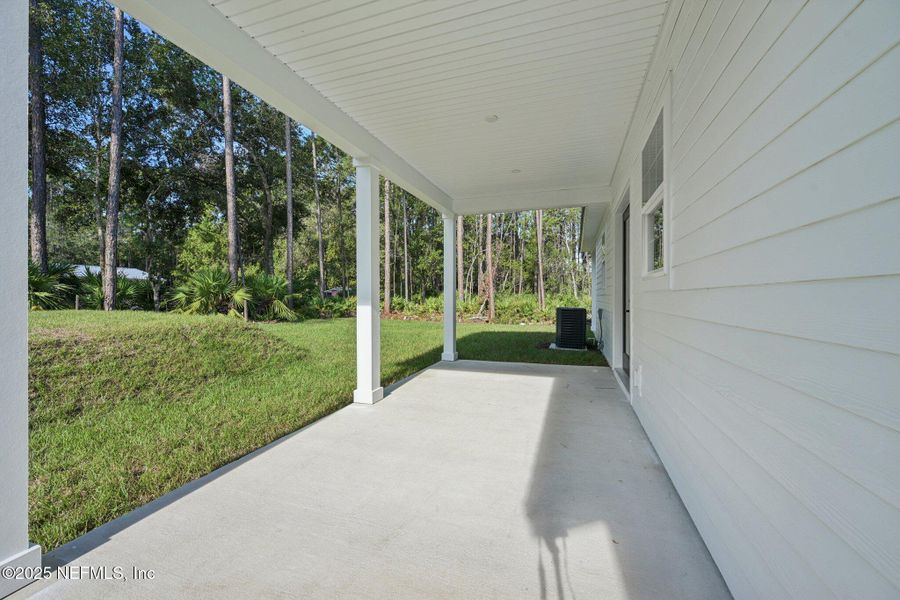 Exterior details and patio area of a home in , Palatka (Image 19).