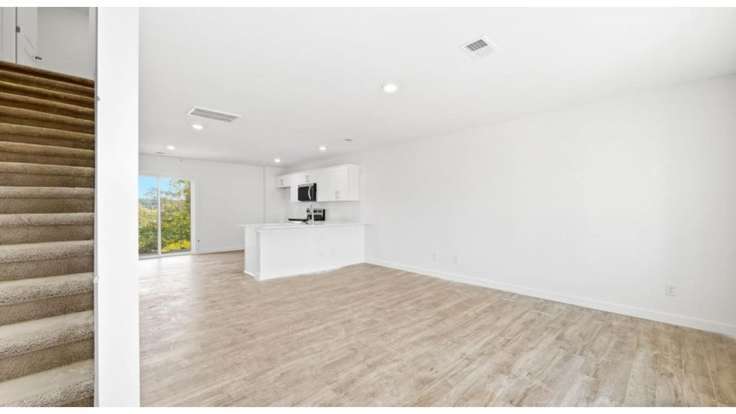 Spacious, unfurnished interior of a new home in Johnson Farms, Greeneville (Image 11).