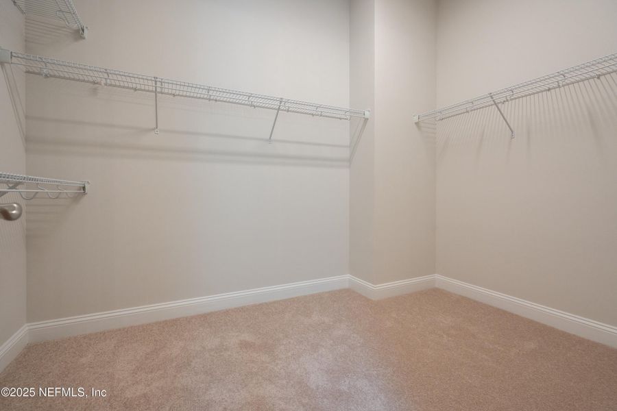 Spacious, unfurnished interior of a new home in Madeira, St. Augustine (Image 28).