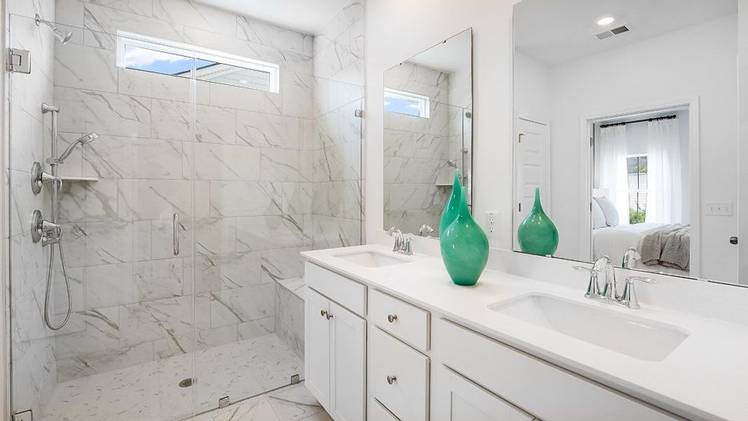 1429 Drake Owners Bath 2of2 F1 Base2