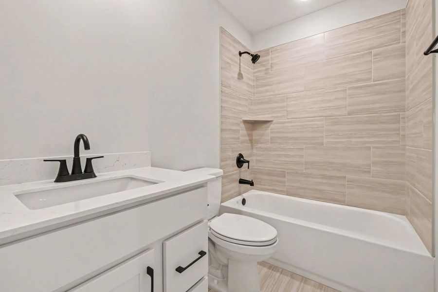 Dahlia D Bathroom 2