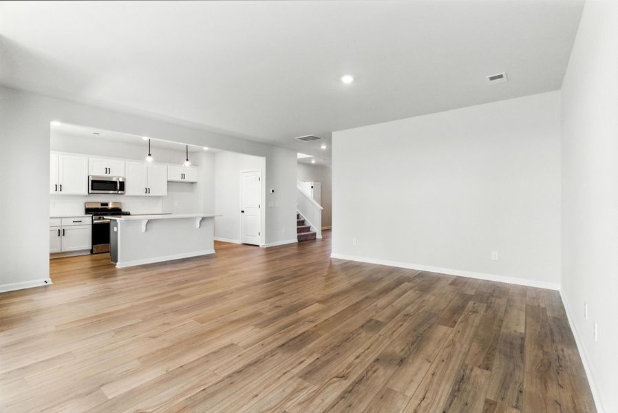 Spacious, unfurnished interior of a new home in , Summerville (Image 8).