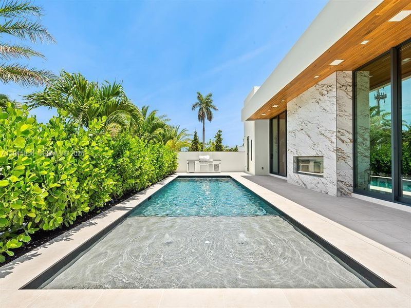 Exterior details and patio area of a home in , Fort Lauderdale (Image 24).