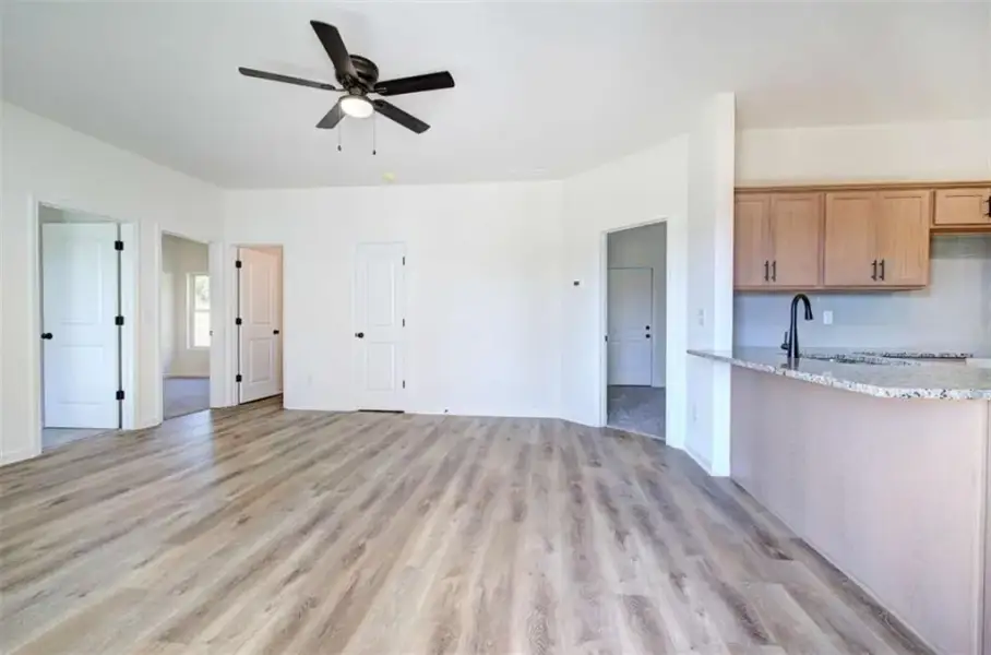 Spacious, unfurnished interior of a new home in , Dallas (Image 19).