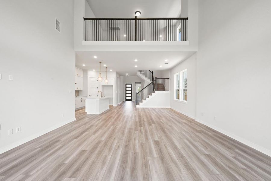 Spacious, unfurnished interior of a new home in Heritage, Dripping Springs (Image 38).