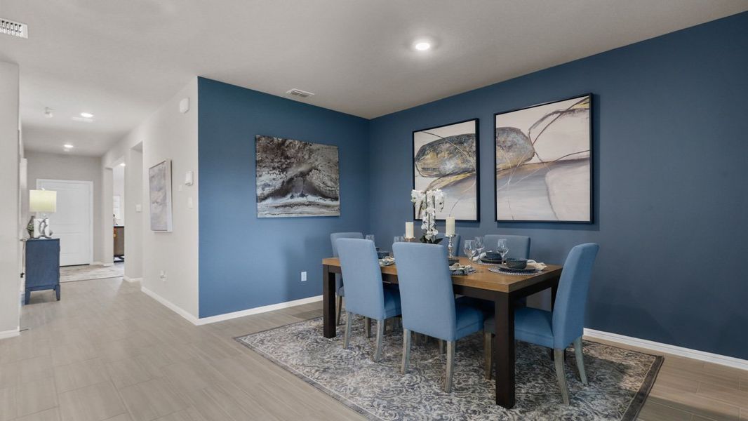 Furnished interior view inside a new home in Bella Vista, Granbury (Image 18).