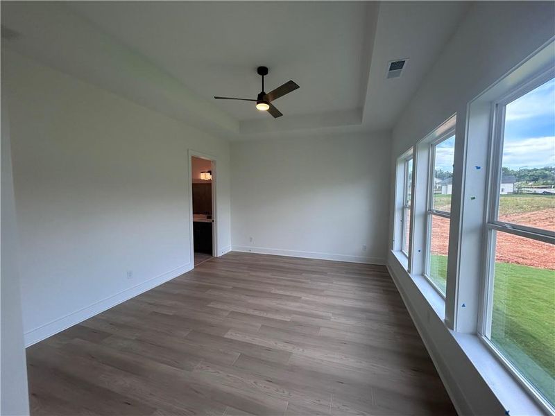 Spacious, unfurnished interior of a new home in Old Mill Preserve, Dallas (Image 10).