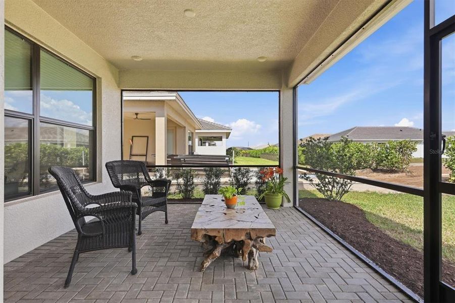 Exterior details and patio area of a home in , Bradenton (Image 3).