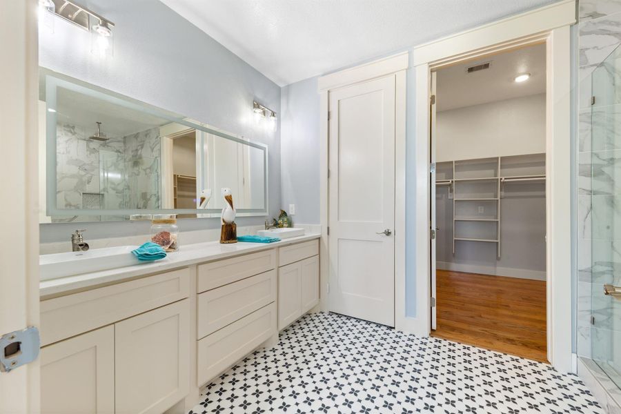 Furnished interior view inside a new home in , Galveston (Image 13).