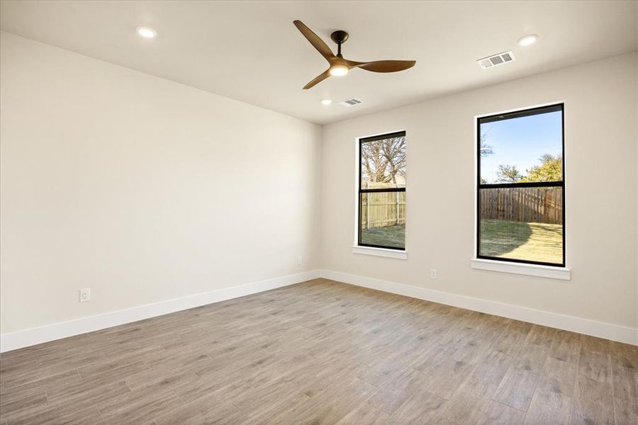 Spacious, unfurnished interior of a new home in , Granbury (Image 28).