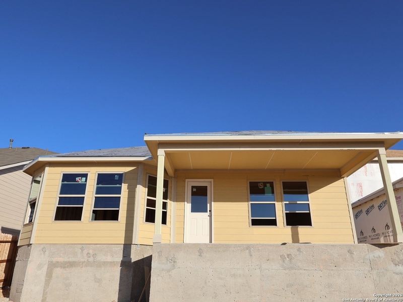 Exterior details and patio area of a home in Mesquite Ridge, San Antonio (Image 3).