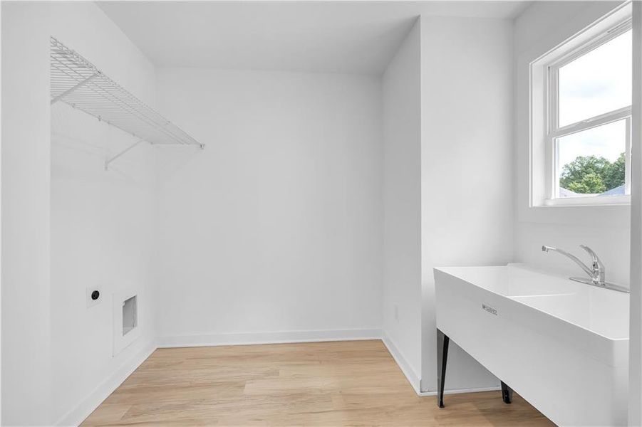 Spacious, unfurnished interior of a new home in , Atlanta (Image 28).