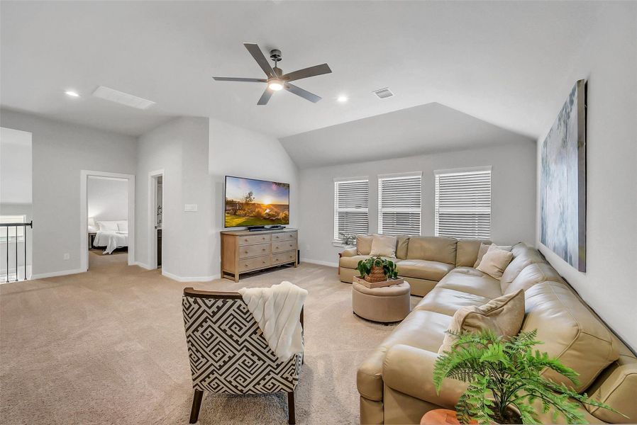 Furnished interior view inside a new home in Beacon Hill, Waller (Image 48). Furnished interior view inside a new home in Beacon Hill, Waller (Image 48).