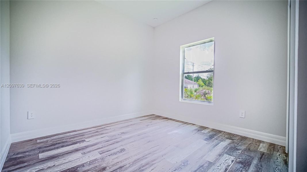 Spacious, unfurnished interior of a new home in , Sebring (Image 14).