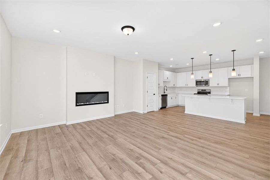 Spacious, unfurnished interior of a new home in Sanders Park, Austell (Image 28).