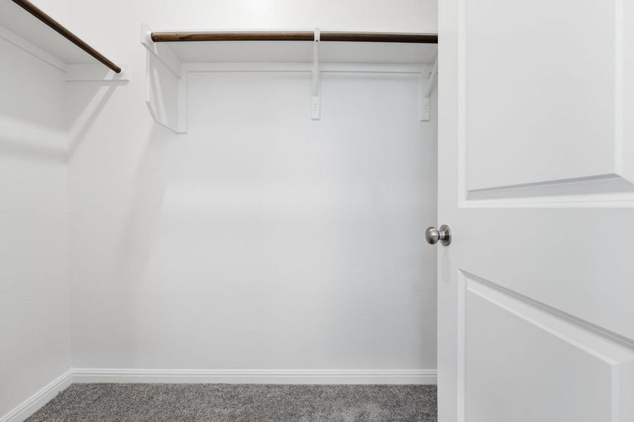 Spacious, unfurnished interior of a new home in Longview, Del Valle (Image 16).