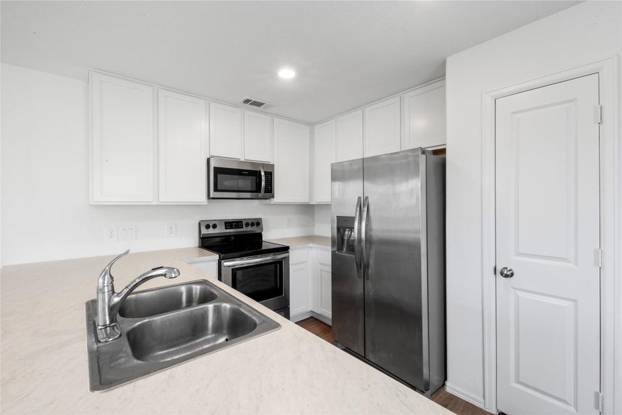 Furnished interior view inside a new home in Santa Fe, Cleveland (Image 4). Furnished interior view inside a new home in Santa Fe, Cleveland (Image 4).