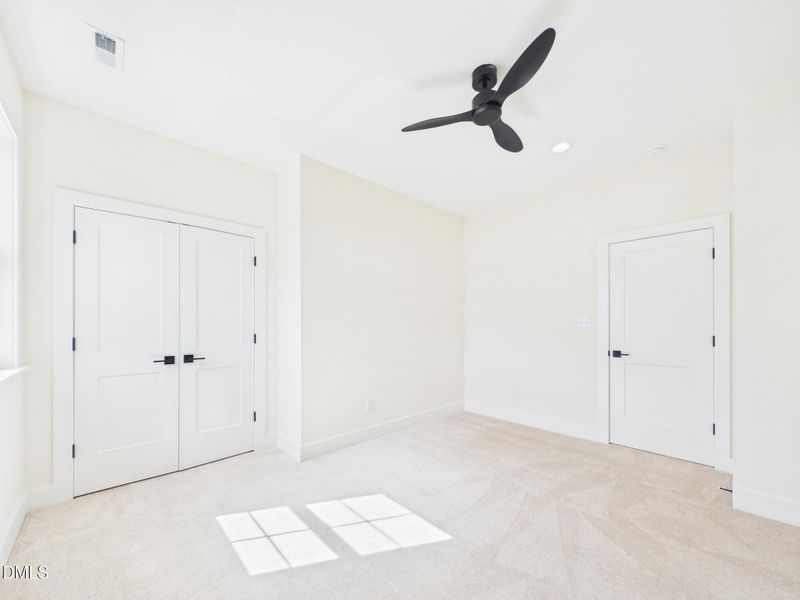 CAM01608G0-PR0128-STILL045