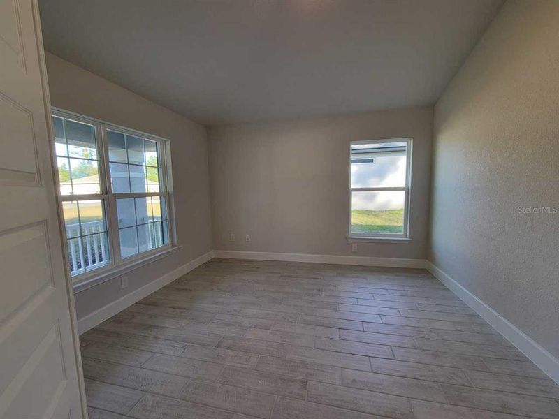 Spacious, unfurnished interior of a new home in Marion Oaks, Ocala (Image 23).